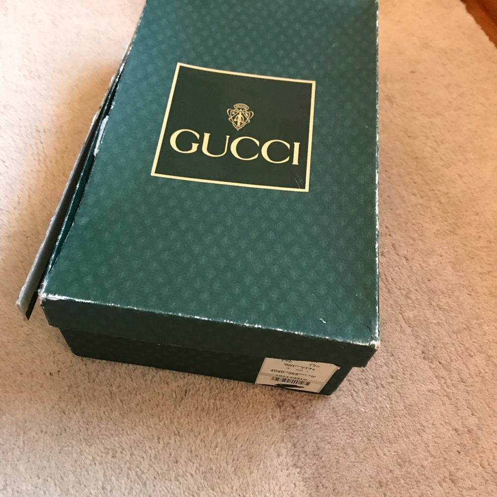 Vintage 1980s Gucci pumps. Size 38B. Dark green embossed leather. - Picture 9 of 13